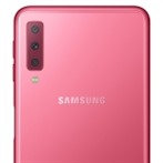Konečně pořádná střední třída od Samsungu? Barevné Galaxy A7 (2018) s trojitým foťákem je oficiálně tady